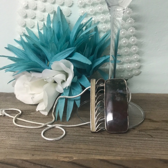 8/$25 💐🌺🌸stone face necklace - Picture 1 of 2